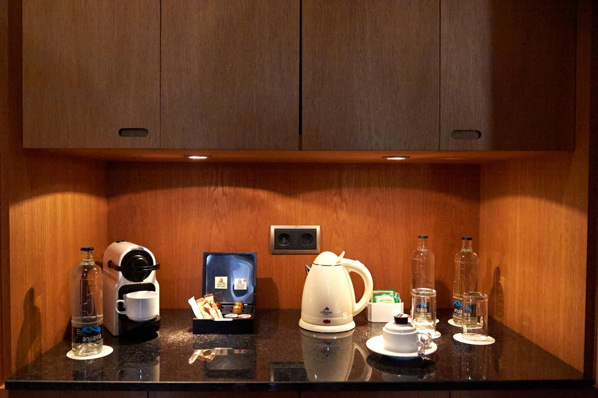 Lopesan Baobab Resort Meloneras Room photo A Nespresso machine in a hotel room