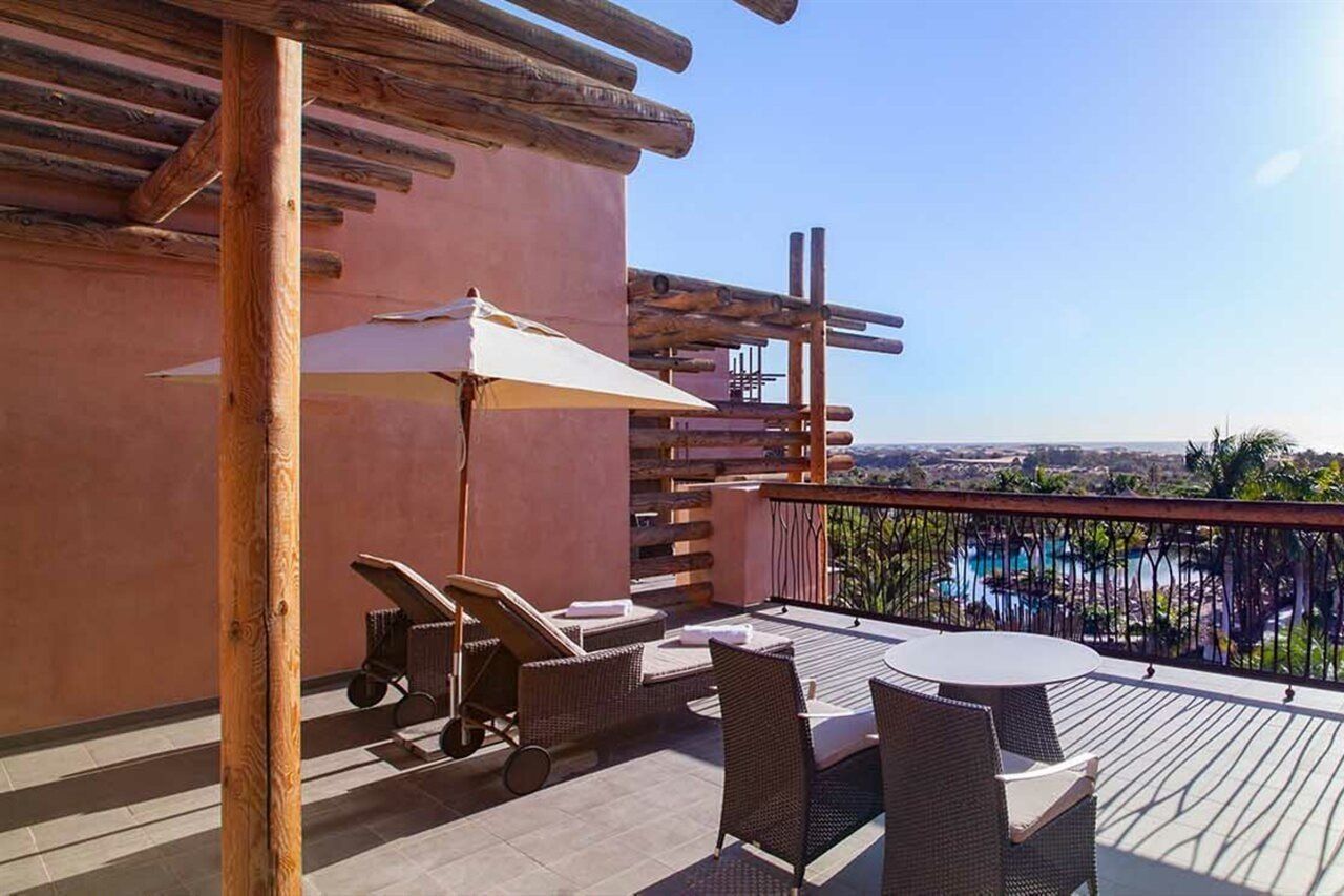 Lopesan Baobab Resort Meloneras Exterior photo Rooftop patio at the Hotel Indigo Scottsdale