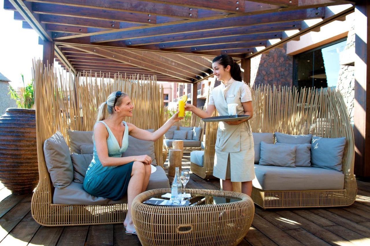 Lopesan Baobab Resort Meloneras Exterior photo A guest being served at the hotel